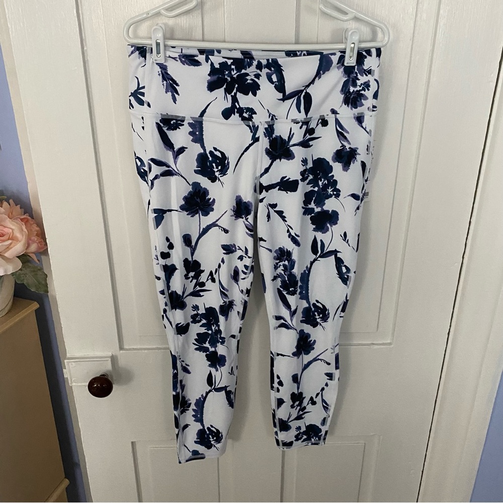NWT Athleta Blue Floral 7/8 Leggings